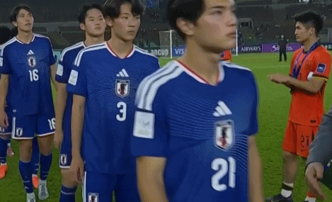 华体会官网入口-中国U23赛后1举动获日本球迷大赞：中国足球没那么糟糕！